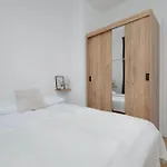 Spacious One Bedroom For 2 People In By Renters *