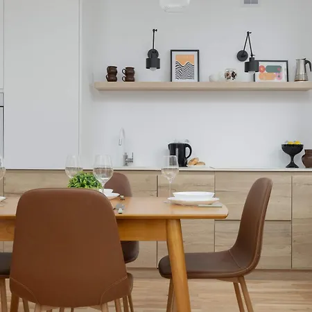 Spacious One Bedroom For 2 People In By Renters Varsóvia