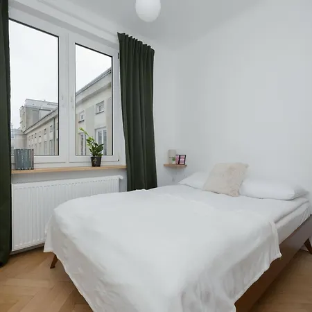 Spacious One Bedroom For 2 People In By Renters