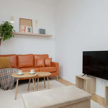 Spacious One Bedroom For 2 People In By Renters Варшава