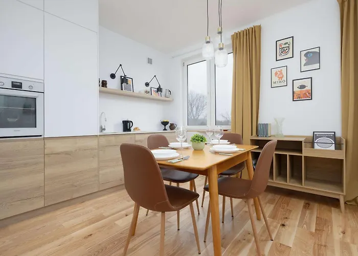 Spacious One Bedroom For 2 People In By Renters Warszawa