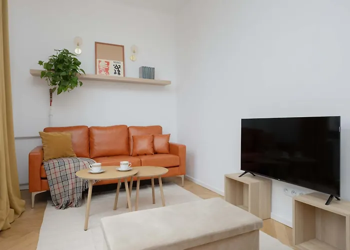 Spacious One Bedroom For 2 People In By Renters Warszawa