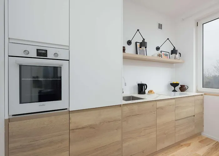 Spacious One Bedroom For 2 People In By Renters Warszawa