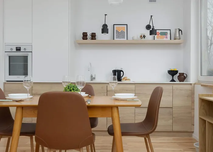 Spacious One Bedroom For 2 People In By Renters Warszawa