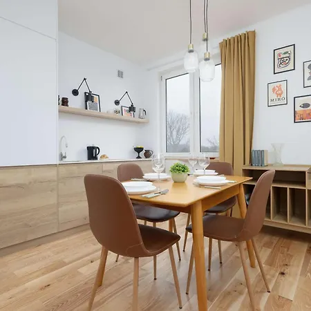 Spacious One Bedroom For 2 People In By Renters Varsavia