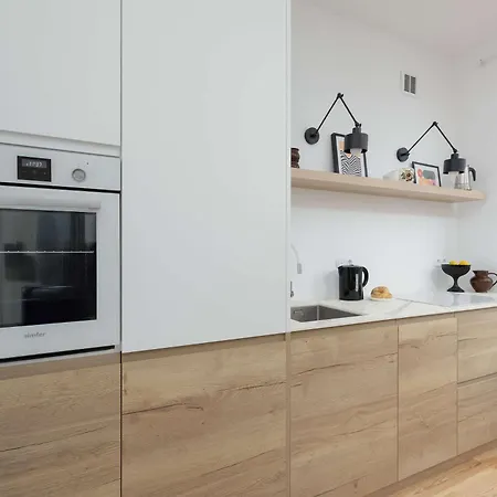 Spacious One Bedroom For 2 People In By Renters Varsavia